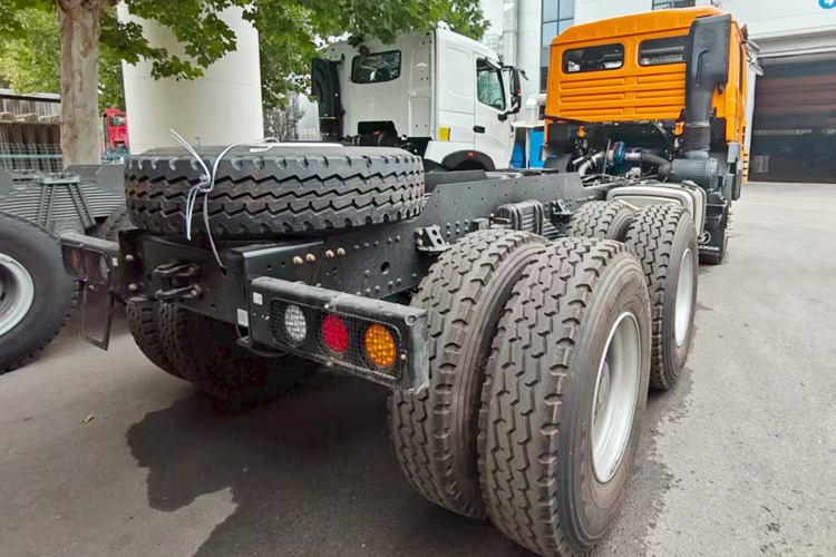 SHACMAN F3000 Shacman Truck Head for Sale in Saudi Arabia - יחידת טרקטור: תמונה 3 SHACMAN F3000 Shacman Truck Head for Sale in Saudi Arabia - יחידת טרקטור: תמונה 3