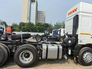 SHACMAN Shacman Truck Head for Sale in Congo - יחידת טרקטור: תמונה 4 SHACMAN Shacman Truck Head for Sale in Congo - יחידת טרקטור: תמונה 4