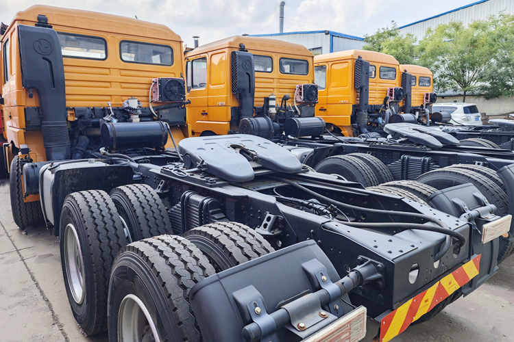 SHACMAN Used Shacman Truck Tractor for Sale in Jamaica - יחידת טרקטור: תמונה 3 SHACMAN Used Shacman Truck Tractor for Sale in Jamaica - יחידת טרקטור: תמונה 3