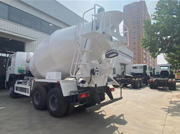 SINOTRUK Cement Mixer Truck for Sale in Zambia - משאית מערבלת בטון: תמונה 3 SINOTRUK Cement Mixer Truck for Sale in Zambia - משאית מערבלת בטון: תמונה 3