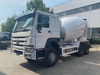 SINOTRUK Cement Mixer Truck for Sale in Zambia - משאית מערבלת בטון: תמונה 1 SINOTRUK Cement Mixer Truck for Sale in Zambia - משאית מערבלת בטון: תמונה 1