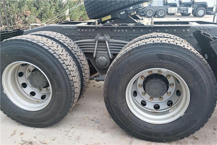 SINOTRUK Howo 380 hp 6x4 Truck Heafd for Sale In Nigeria Lagos - יחידת טרקטור: תמונה 3 SINOTRUK Howo 380 hp 6x4 Truck Heafd for Sale In Nigeria Lagos - יחידת טרקטור: תמונה 3