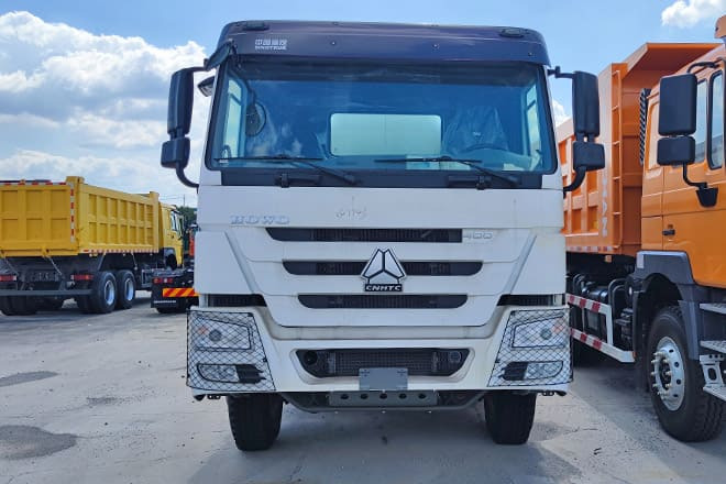 SINOTRUK Howo 400 Diesel Tanker Truck for Sale in Nigeria - משאית מכל: תמונה 3 SINOTRUK Howo 400 Diesel Tanker Truck for Sale in Nigeria - משאית מכל: תמונה 3