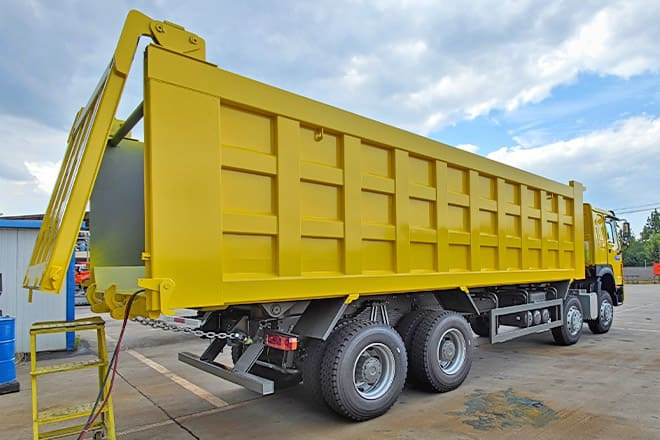 SINOTRUK Howo 430 8x4 Dump Truck Price for Sale in Senegal - מזהיר: תמונה 2 SINOTRUK Howo 430 8x4 Dump Truck Price for Sale in Senegal - מזהיר: תמונה 2