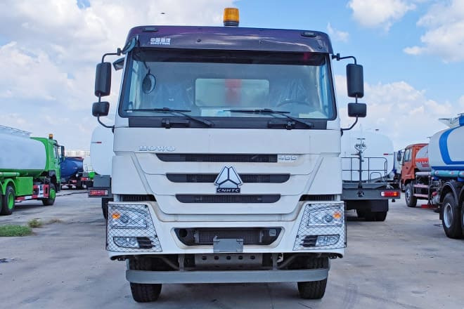 SINOTRUK Howo 8x4 Tipper Truck for Sale in Guinea - מזהיר: תמונה 2 SINOTRUK Howo 8x4 Tipper Truck for Sale in Guinea - מזהיר: תמונה 2