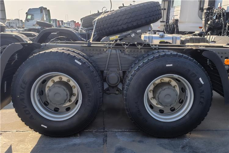 SINOTRUK Howo NX Truck Tractor 6x4 380hp Price for Sale In Tanzania - יחידת טרקטור: תמונה 5 SINOTRUK Howo NX Truck Tractor 6x4 380hp Price for Sale In Tanzania - יחידת טרקטור: תמונה 5