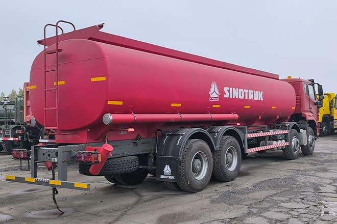 SINOTRUK Howo NX380 Diesel Tanker Truck for Sale in Tanzania - משאית מכל: תמונה 2 SINOTRUK Howo NX380 Diesel Tanker Truck for Sale in Tanzania - משאית מכל: תמונה 2
