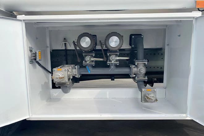 SINOTRUK Howo Stainless Steel Fuel Tanks for Trucks for Sale in Paraguay - משאית מכל: תמונה 4 SINOTRUK Howo Stainless Steel Fuel Tanks for Trucks for Sale in Paraguay - משאית מכל: תמונה 4