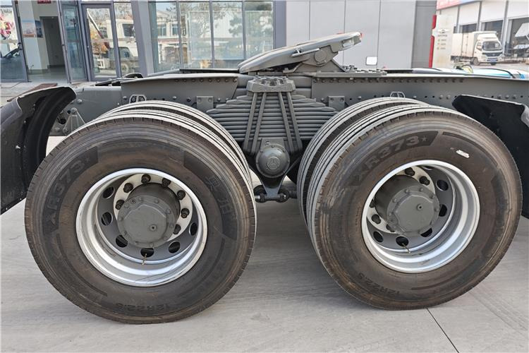 SINOTRUK Second Hand Howo 380hp 6x4 Truck Tractor for Sale In Tanzania - יחידת טרקטור: תמונה 3 SINOTRUK Second Hand Howo 380hp 6x4 Truck Tractor for Sale In Tanzania - יחידת טרקטור: תמונה 3
