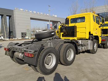 SINOTRUK Sino Howo Truck for Sale in Philippine - יחידת טרקטור: תמונה 2 SINOTRUK Sino Howo Truck for Sale in Philippine - יחידת טרקטור: תמונה 2