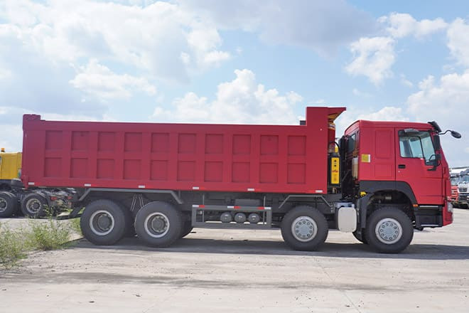 SINOTRUK Sinotruk Howo 8x4 Dump Truck for Sale in Cameroon - מזהיר: תמונה 4 SINOTRUK Sinotruk Howo 8x4 Dump Truck for Sale in Cameroon - מזהיר: תמונה 4