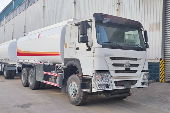 SINOTRUK Sinotruk Howo Fuel Tanker Truck Price for Sale in Ghana - משאית מכל: תמונה 4 SINOTRUK Sinotruk Howo Fuel Tanker Truck Price for Sale in Ghana - משאית מכל: תמונה 4