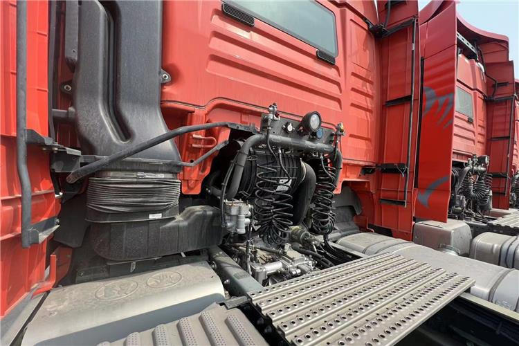 SINOTRUK Used Sitrak Truck Head for Sale In Guinea - יחידת טרקטור: תמונה 3 SINOTRUK Used Sitrak Truck Head for Sale In Guinea - יחידת טרקטור: תמונה 3