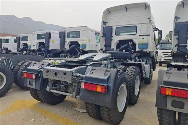 Sinotruk Used Howo Truck 400HP Tractor 6x4 Price for Sale In Tanzania - יחידת טרקטור: תמונה 4 Sinotruk Used Howo Truck 400HP Tractor 6x4 Price for Sale In Tanzania - יחידת טרקטור: תמונה 4