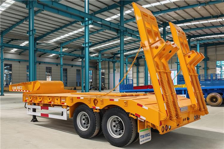 TITAN 2 Axle Low Loader Truck Trailer for Sale In Uganda - סמיטריילר עם מטען נמוך: תמונה 3 TITAN 2 Axle Low Loader Truck Trailer for Sale In Uganda - סמיטריילר עם מטען נמוך: תמונה 3