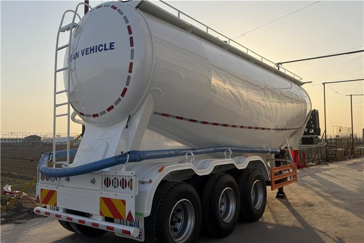 TITAN 3 Axle 50 Ton Dry Bulker Cement Tanker Trailer for Sale In Saudi Arabia - סמיטריילר Silo: תמונה 2 TITAN 3 Axle 50 Ton Dry Bulker Cement Tanker Trailer for Sale In Saudi Arabia - סמיטריילר Silo: תמונה 2