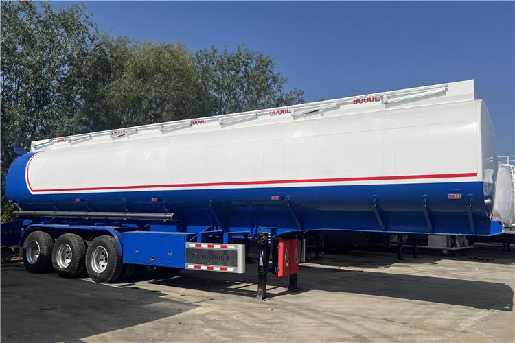 TITAN 45000 Liters Oil Tanker Trailer for Sale In Ghana - סמיטריילר מכל: תמונה 1 TITAN 45000 Liters Oil Tanker Trailer for Sale In Ghana - סמיטריילר מכל: תמונה 1
