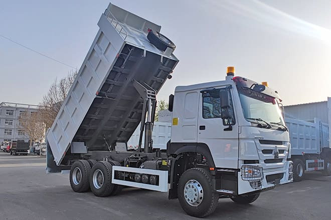 TITAN Howo 6x4 New Tipper Trucks for Sale in Ghana - מזהיר: תמונה 2 TITAN Howo 6x4 New Tipper Trucks for Sale in Ghana - מזהיר: תמונה 2