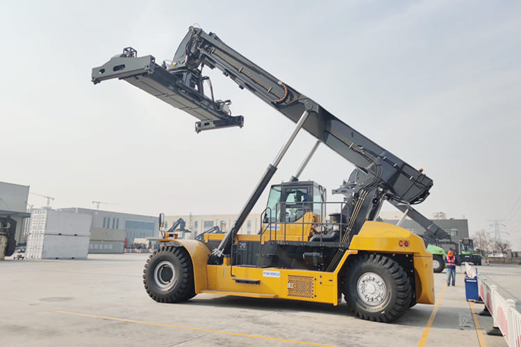 XCMG Container Reach Stacker for Sale in Ghana - מפעיל מכולות: תמונה 4 XCMG Container Reach Stacker for Sale in Ghana - מפעיל מכולות: תמונה 4