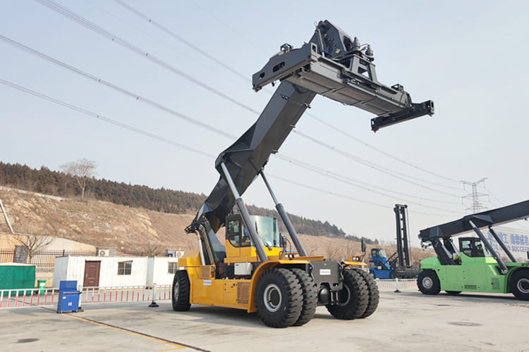 XCMG Container Reach Stacker for Sale in Ghana - מפעיל מכולות: תמונה 2 XCMG Container Reach Stacker for Sale in Ghana - מפעיל מכולות: תמונה 2