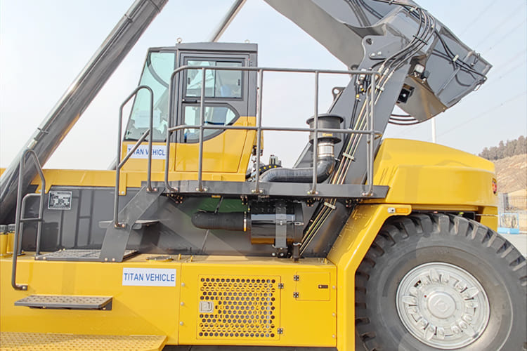 XCMG Container Reach Stacker for Sale in Ghana - מפעיל מכולות: תמונה 5 XCMG Container Reach Stacker for Sale in Ghana - מפעיל מכולות: תמונה 5