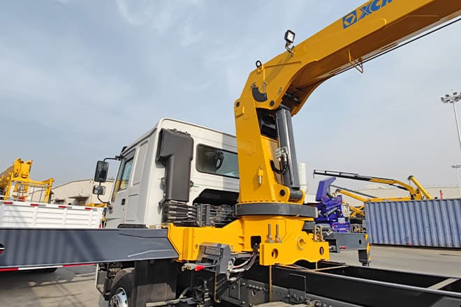 XCMG Lorry Mounted Crane for Sale in Brazil - משאית מנוף: תמונה 4 XCMG Lorry Mounted Crane for Sale in Brazil - משאית מנוף: תמונה 4