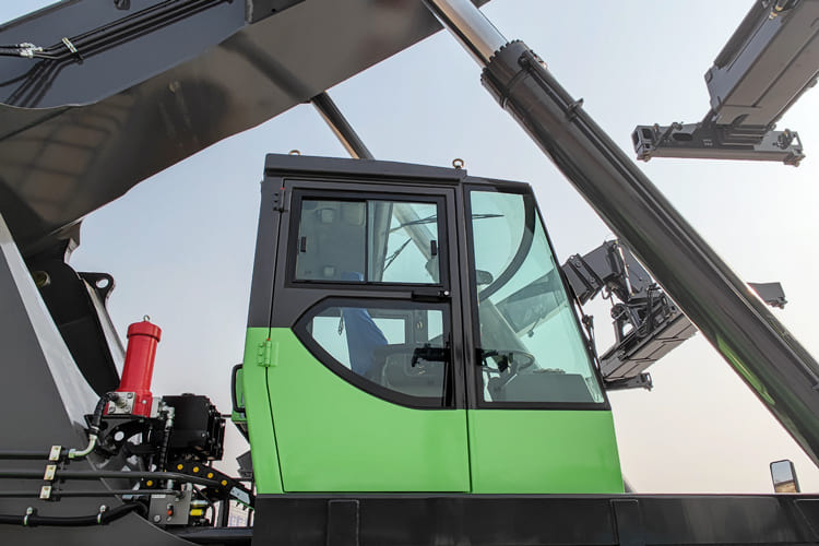 XCMG Reach Stacker Price for Sale in Guyana - מפעיל מכולות: תמונה 4 XCMG Reach Stacker Price for Sale in Guyana - מפעיל מכולות: תמונה 4