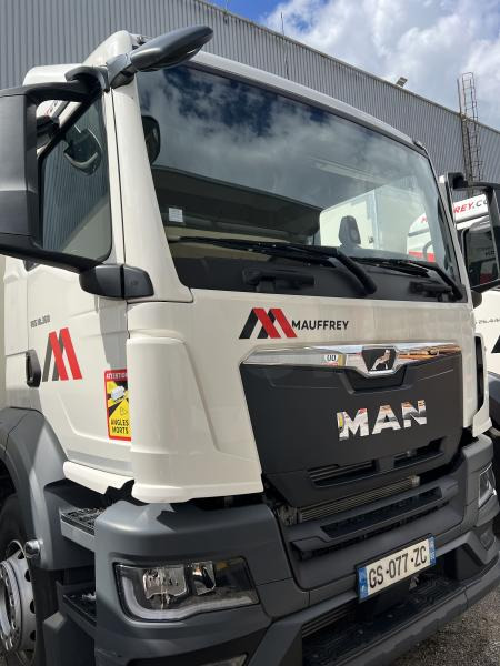 MAN TGS 18.360 - משאית תיבה: תמונה 1 MAN TGS 18.360 - משאית תיבה: תמונה 1