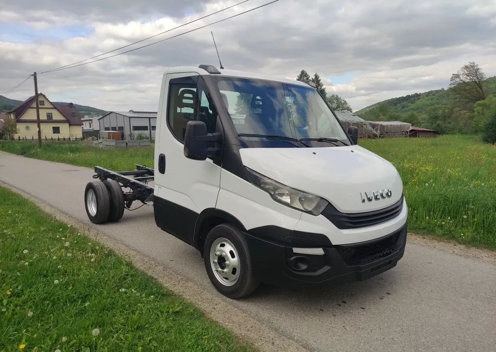 Iveco DAILY 35c14 2.3 hpi rama do zabudowy, - משאית עם שלדת תא: תמונה 1 Iveco DAILY 35c14 2.3 hpi rama do zabudowy, - משאית עם שלדת תא: תמונה 1