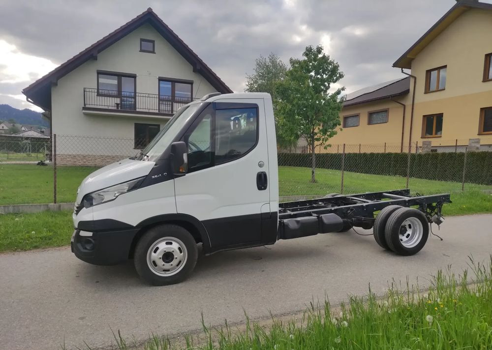Iveco DAILY 35c14 2.3 hpi rama do zabudowy, - משאית עם שלדת תא: תמונה 5 Iveco DAILY 35c14 2.3 hpi rama do zabudowy, - משאית עם שלדת תא: תמונה 5