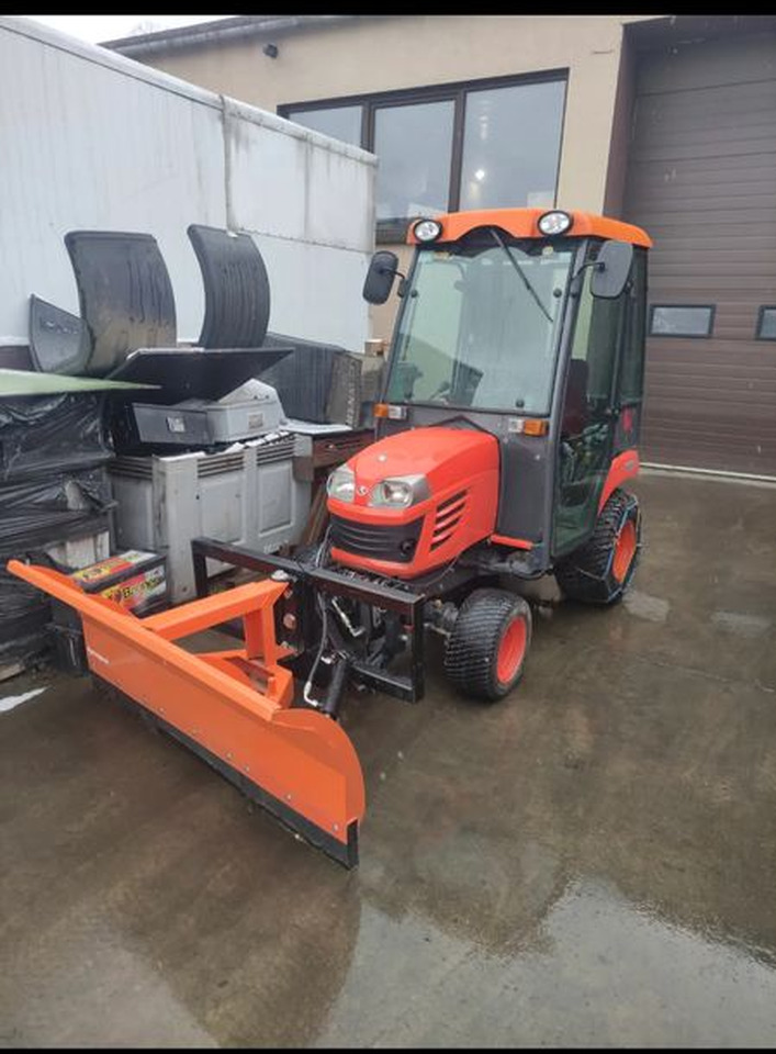 Kubota BX350 4x4 Traktorek komunalny kosiarka pług piaskarka pełen osprzęt - טרקטור עירוני: תמונה 3 Kubota BX350 4x4 Traktorek komunalny kosiarka pług piaskarka pełen osprzęt - טרקטור עירוני: תמונה 3