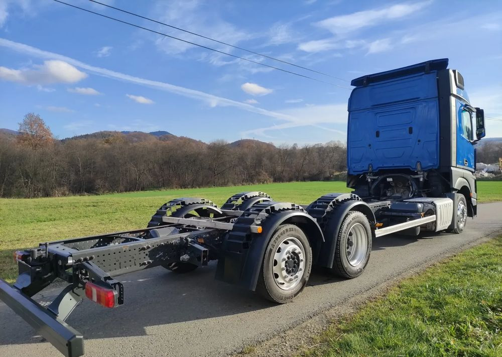 Mercedes-Benz ACTROS 2642 low deck ramo do zabudowy - משאית עם שלדת תא: תמונה 4 Mercedes-Benz ACTROS 2642 low deck ramo do zabudowy - משאית עם שלדת תא: תמונה 4