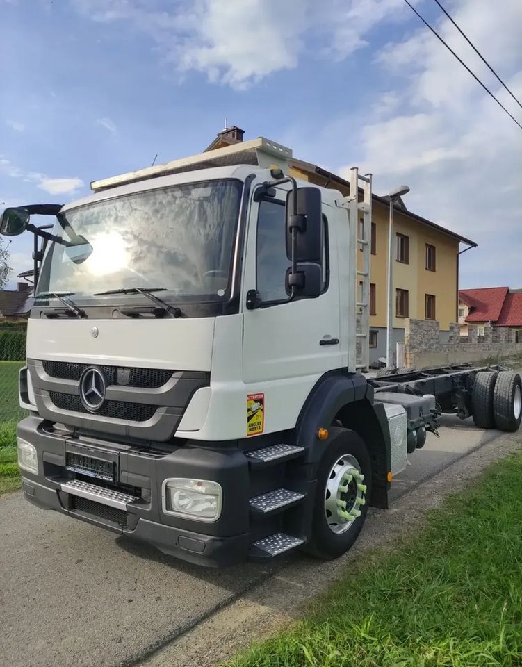 Mercedes-Benz AXOR 1829 rama do zabudowy blokada mostu - משאית עם שלדת תא: תמונה 4 Mercedes-Benz AXOR 1829 rama do zabudowy blokada mostu - משאית עם שלדת תא: תמונה 4