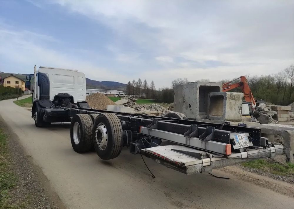 Renault Premium 26.380 Dxi 6x2 rama do zabudowy - משאית עם שלדת תא: תמונה 4 Renault Premium 26.380 Dxi 6x2 rama do zabudowy - משאית עם שלדת תא: תמונה 4