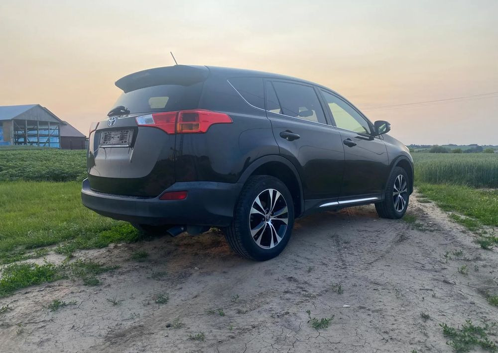 Toyota RAV4 2.0 D-4D 4x4 - SUV: תמונה 2 Toyota RAV4 2.0 D-4D 4x4 - SUV: תמונה 2