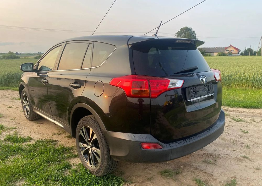 Toyota RAV4 2.0 D-4D 4x4 - SUV: תמונה 4 Toyota RAV4 2.0 D-4D 4x4 - SUV: תמונה 4