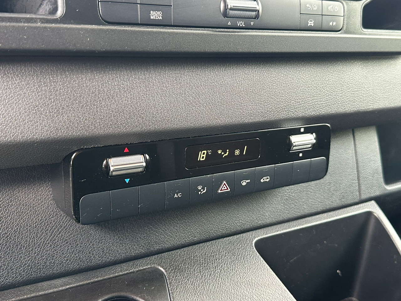 כלי רכב מסחרי עם לוח MERCEDES-BENZ Sprinter: תמונה 18