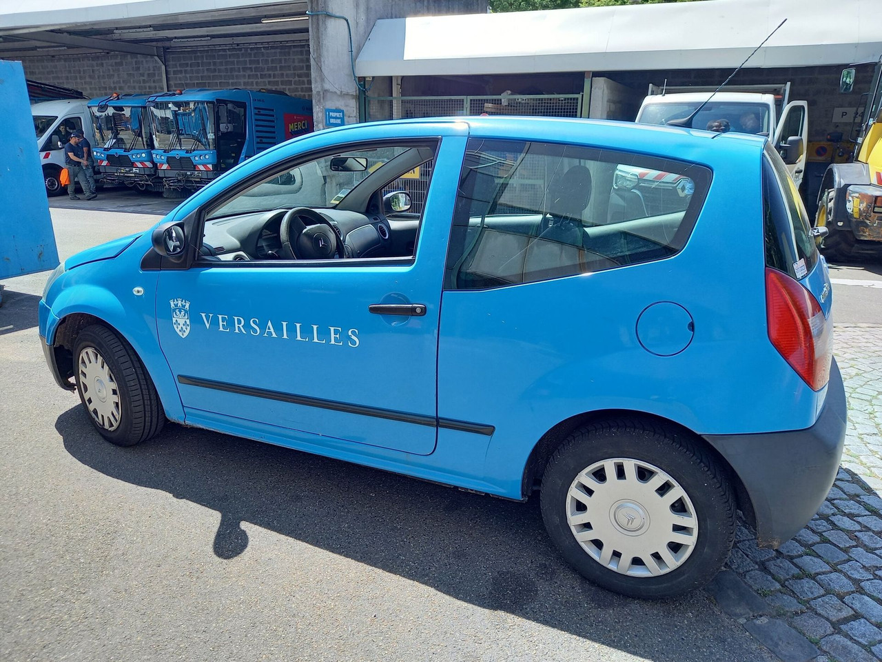 CITROEN C2 - Voiture berline commerciale essence - 3 portes - סדאן: תמונה 4 CITROEN C2 - Voiture berline commerciale essence - 3 portes - סדאן: תמונה 4