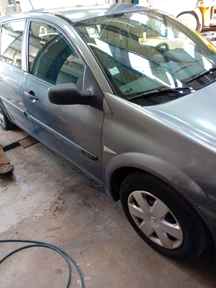 Renault Mégane 2 1.4l 6cv fiscaux 82 cv DIN - האצ'בק: תמונה 1 Renault Mégane 2 1.4l 6cv fiscaux 82 cv DIN - האצ'בק: תמונה 1