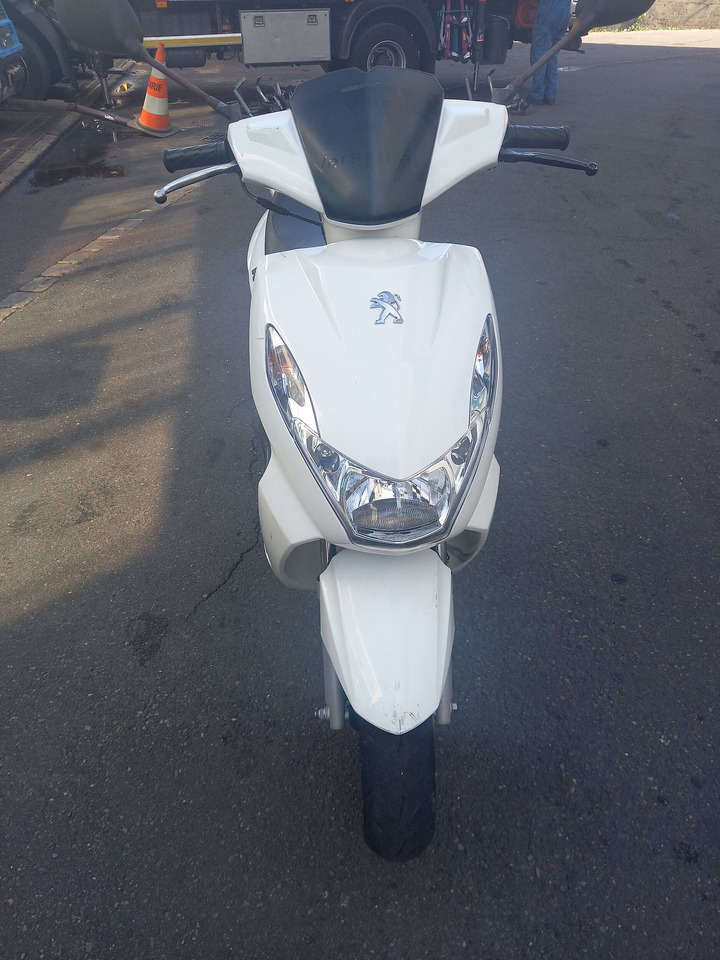 SCOOTER PEUGEOT KISBEE 50cc, 2 places, porte bagage, ralenti - אופנוע: תמונה 4 SCOOTER PEUGEOT KISBEE 50cc, 2 places, porte bagage, ralenti - אופנוע: תמונה 4