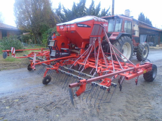 Kuhn MEGANT 600 - מקדחת זרעים: תמונה 3 Kuhn MEGANT 600 - מקדחת זרעים: תמונה 3