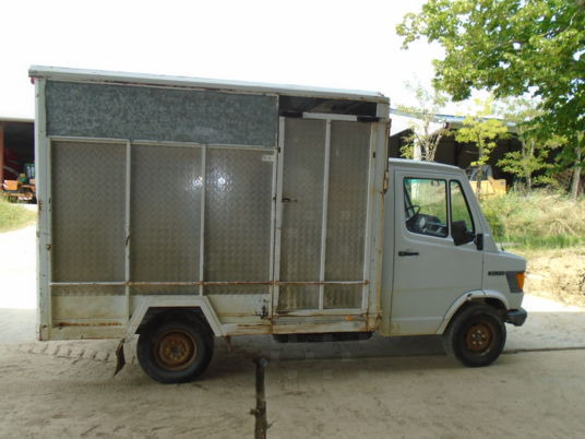 Mercedes 307D - משאית להובלת בעלי חיים: תמונה 4 Mercedes 307D - משאית להובלת בעלי חיים: תמונה 4