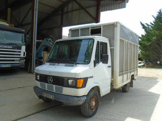Mercedes 307D - משאית להובלת בעלי חיים: תמונה 3 Mercedes 307D - משאית להובלת בעלי חיים: תמונה 3