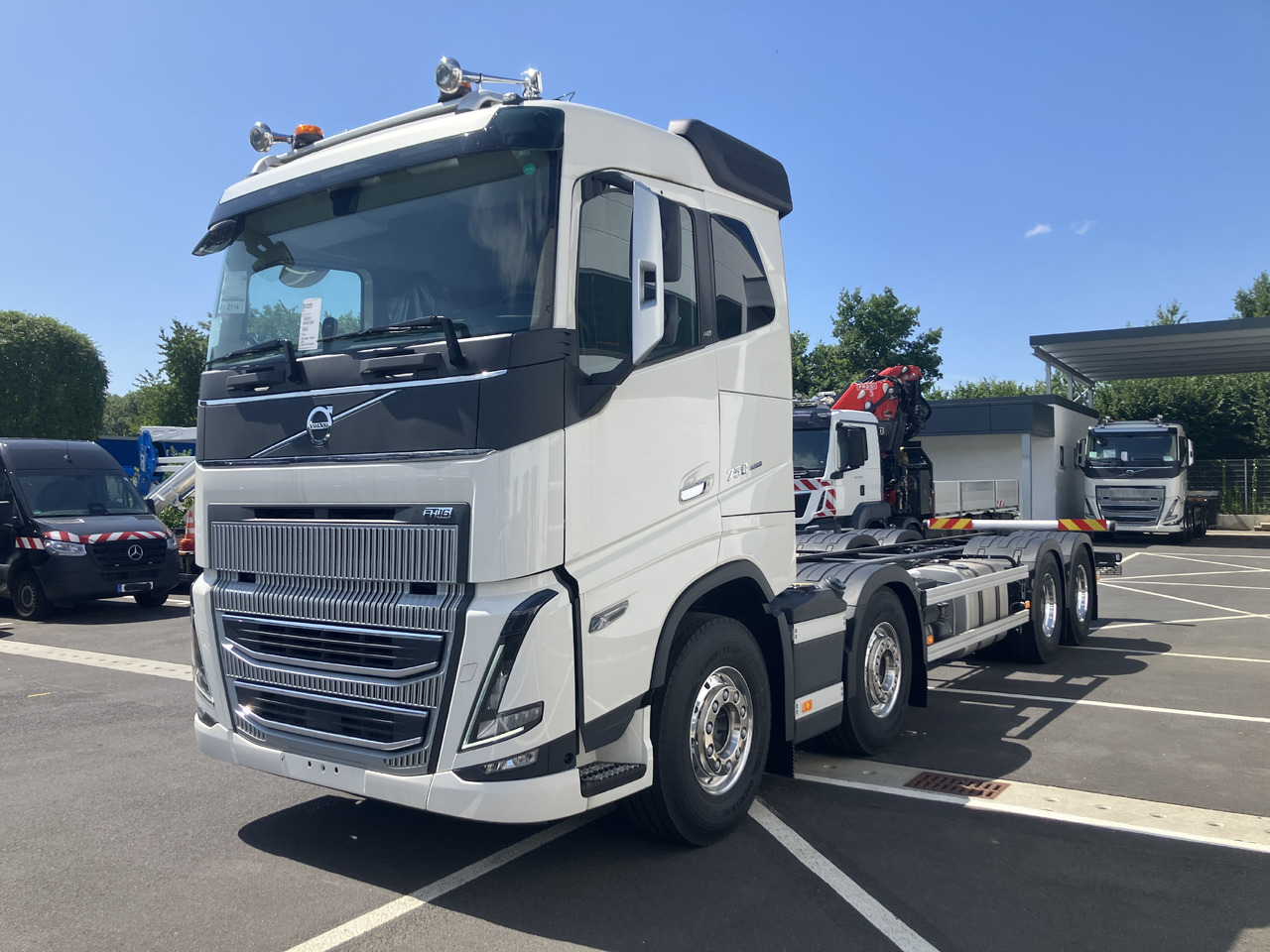 VOLVO FH16 750 8x4 Chassis - משאית עם שלדת תא: תמונה 5 VOLVO FH16 750 8x4 Chassis - משאית עם שלדת תא: תמונה 5