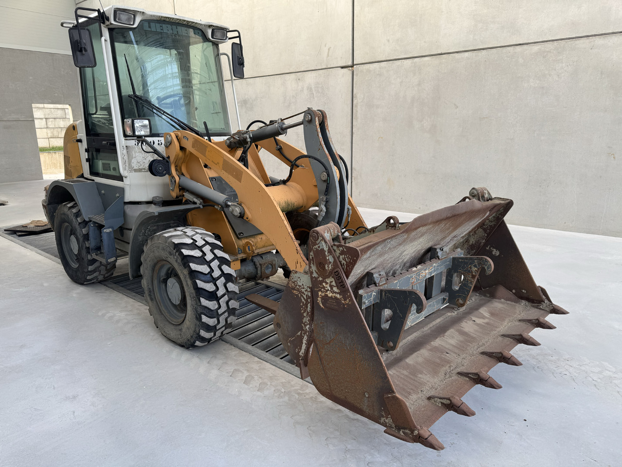 LIEBHERR L 506 - מחפר גלגלים: תמונה 4 LIEBHERR L 506 - מחפר גלגלים: תמונה 4