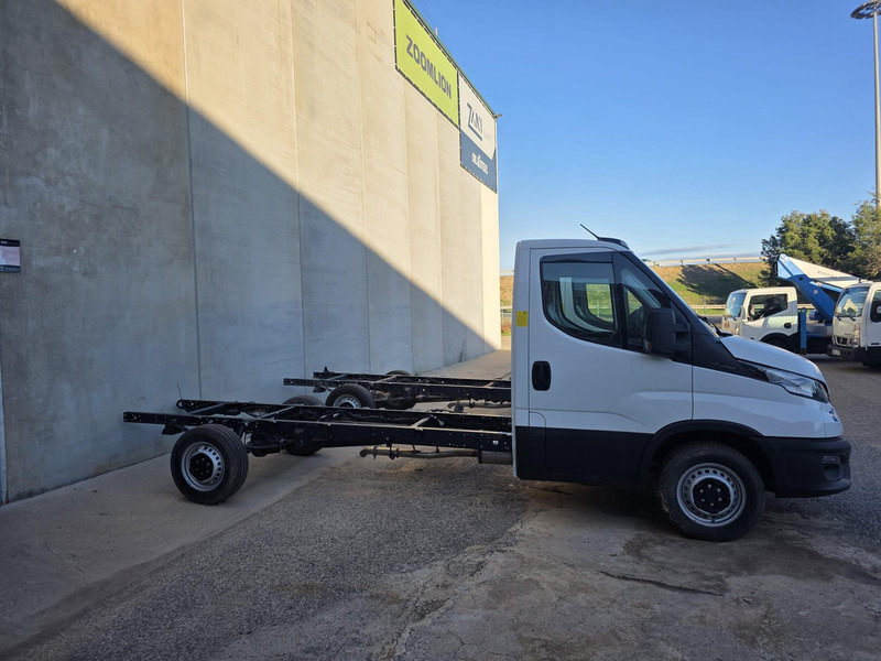Iveco Daily 35S14 - משאית עם שלדת תא: תמונה 2 Iveco Daily 35S14 - משאית עם שלדת תא: תמונה 2