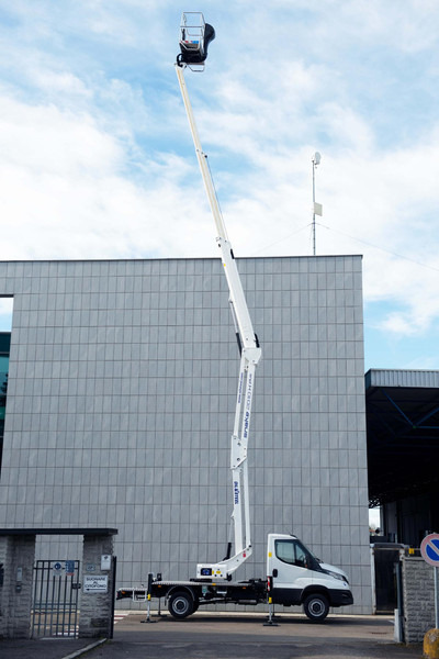 Oil & Steel Snake 2010 HE PLUS Sobre  IVECO 35S14 Distancia entre ejes 3750 mm - פלטפורמה אווירית: תמונה 3 Oil & Steel Snake 2010 HE PLUS Sobre  IVECO 35S14 Distancia entre ejes 3750 mm - פלטפורמה אווירית: תמונה 3