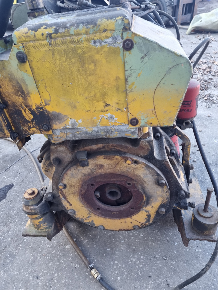 DEUTZ F4L912 - מנוע עבור מכונת בנייה: תמונה 1 DEUTZ F4L912 - מנוע עבור מכונת בנייה: תמונה 1