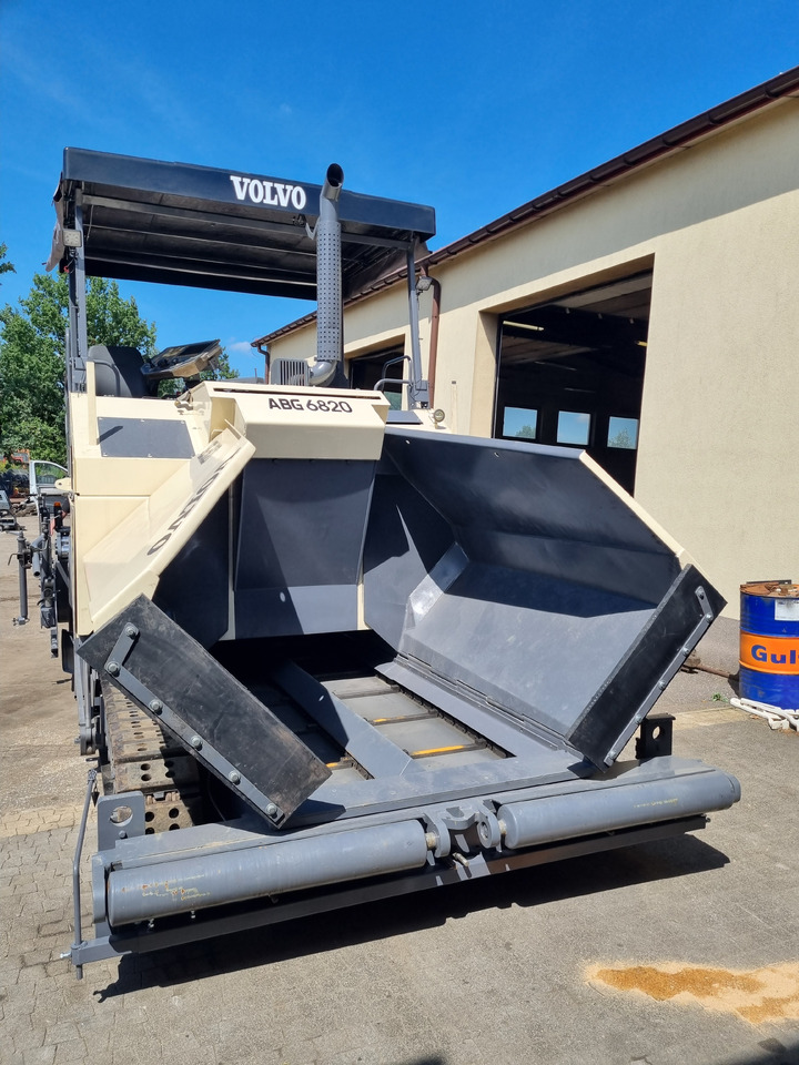 VOLVO TITAN 6820 - מרצף אספלט: תמונה 4 VOLVO TITAN 6820 - מרצף אספלט: תמונה 4