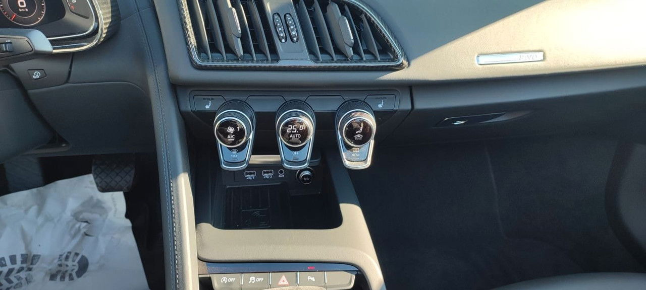 מכונית Audi R8 Spyder 5.2 FSI RWD performance: תמונה 14